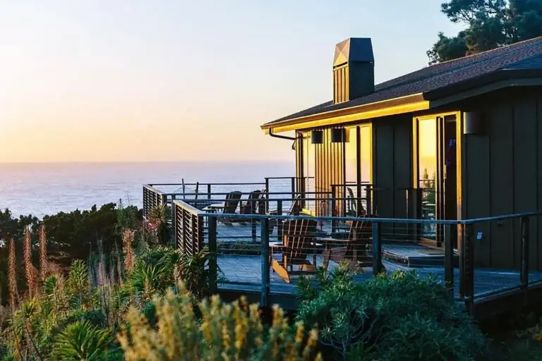 Luxury Coastal Eco Stays USA: The Definitive Guide to Regenerative Travel